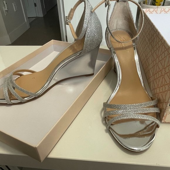 Badgley Mischka Jewel Wedge | Size 10 - Picture 1 of 5